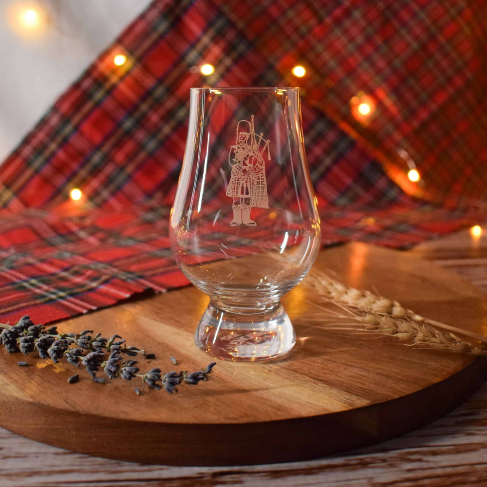 In this photo Glencairn Glass – Scottish Piper Mood4Whisky
