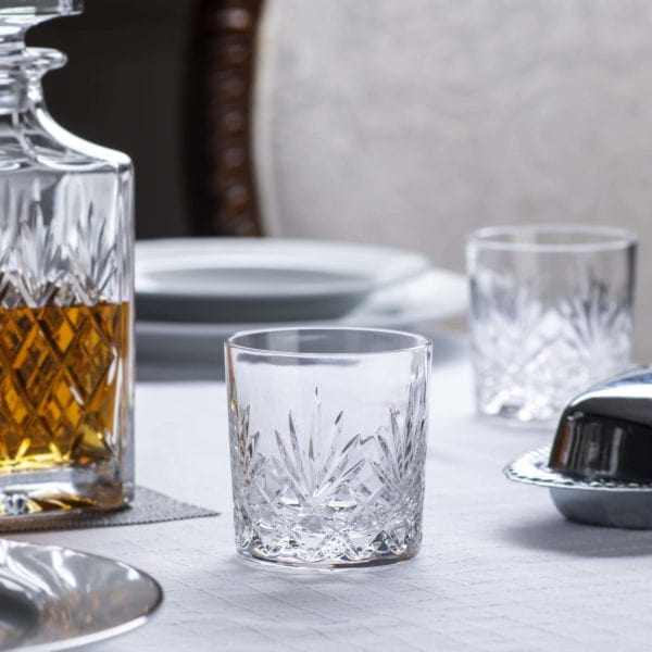In this photo Glencairn Skye Premium Whisky Decanter Gift Set Mood4Whisky