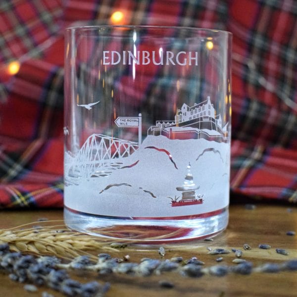 In this photo Glencairn Whisky tumbler Skyline Edinburgh Mood4Whisky