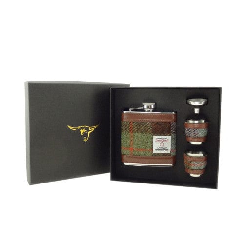 In this photo Hip Flask Gift Set MacLeod Tartan - Luxury Set - Harris Tweed - Glen Appin of Scotland Mood4Whisky