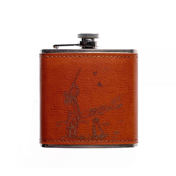 In this photo Hip Flask Hunting - Leather - Selbraehouse Scotland Mood4Whisky
