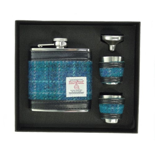 In this photo Hip Flask Sea Blue - Luxury Set - Harris Tweed - Glen Appin of Scotland Mood4Whisky