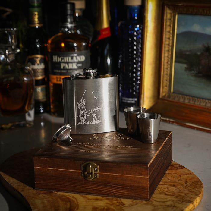 In this photo Metal Hip Flask Hunting - Luxury Set - Metal Engraved - Selbraehouse Scotland Mood4Whisky