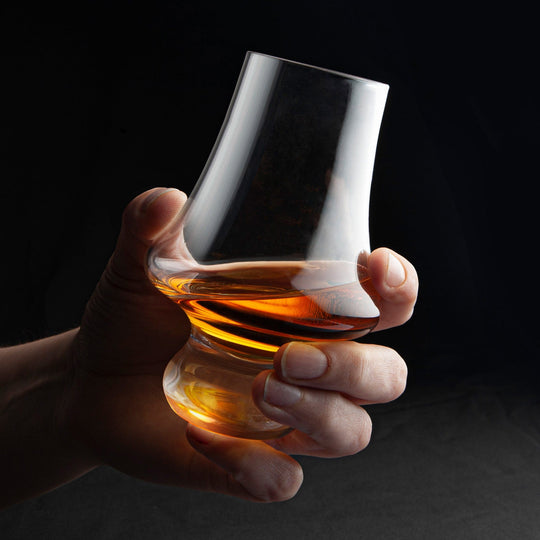 In this photo Whiskey Glass set of 2 - 195ml - Lead Free Crystal - Handmade - Final Touch Mood4whisky