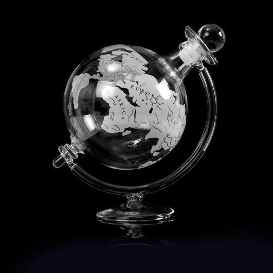 In this photo Whisky Decanter Globe - 750ml - Hand Blown - Original Products Mood4whisky