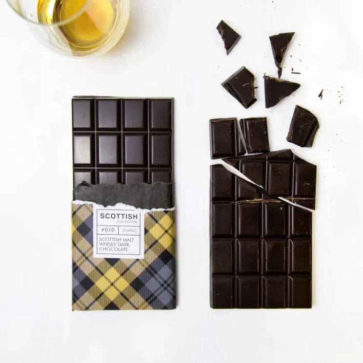 In this photo Chocoladereep Puur met Maltwhisky - 100 gram - Handmade in Scotland MoodCompanyNL