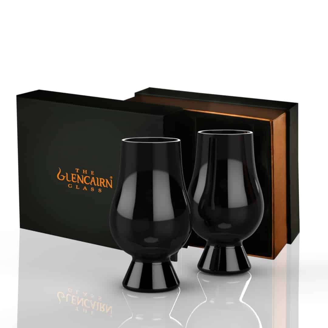 In this photo Glencairn Gift Set 2x Whisky Glass Black MoodCompanyNL