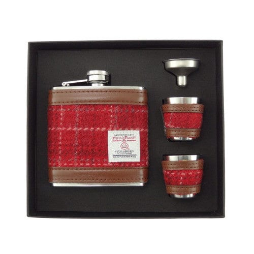 In this photo Hip Flask Red Check - Luxury Set - Harris Tweed - Glen Appin of Scotland MoodCompanyNL