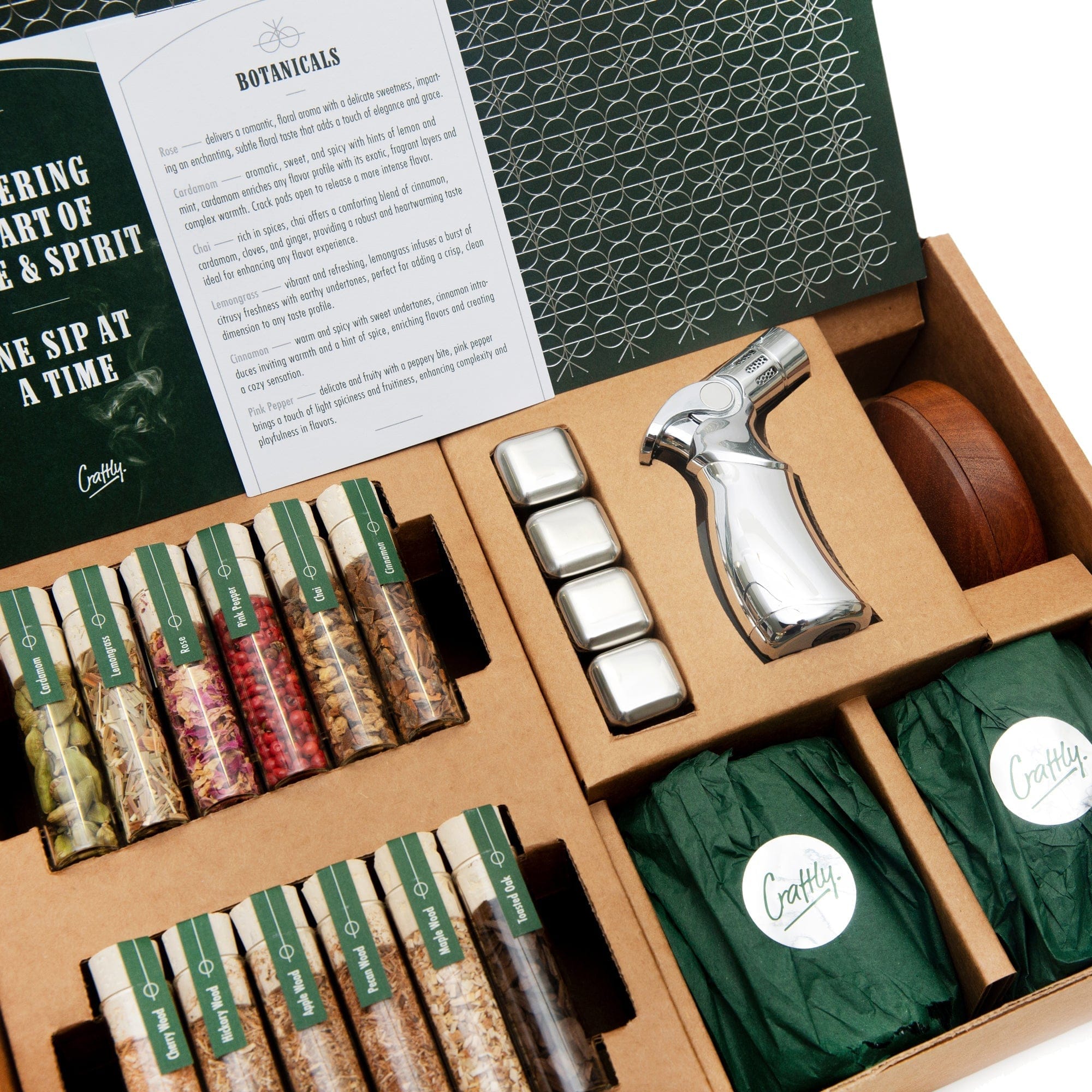 In this photo Whisky Smoker Set - Extensive Gift Set - Craftly MoodCompanyNL